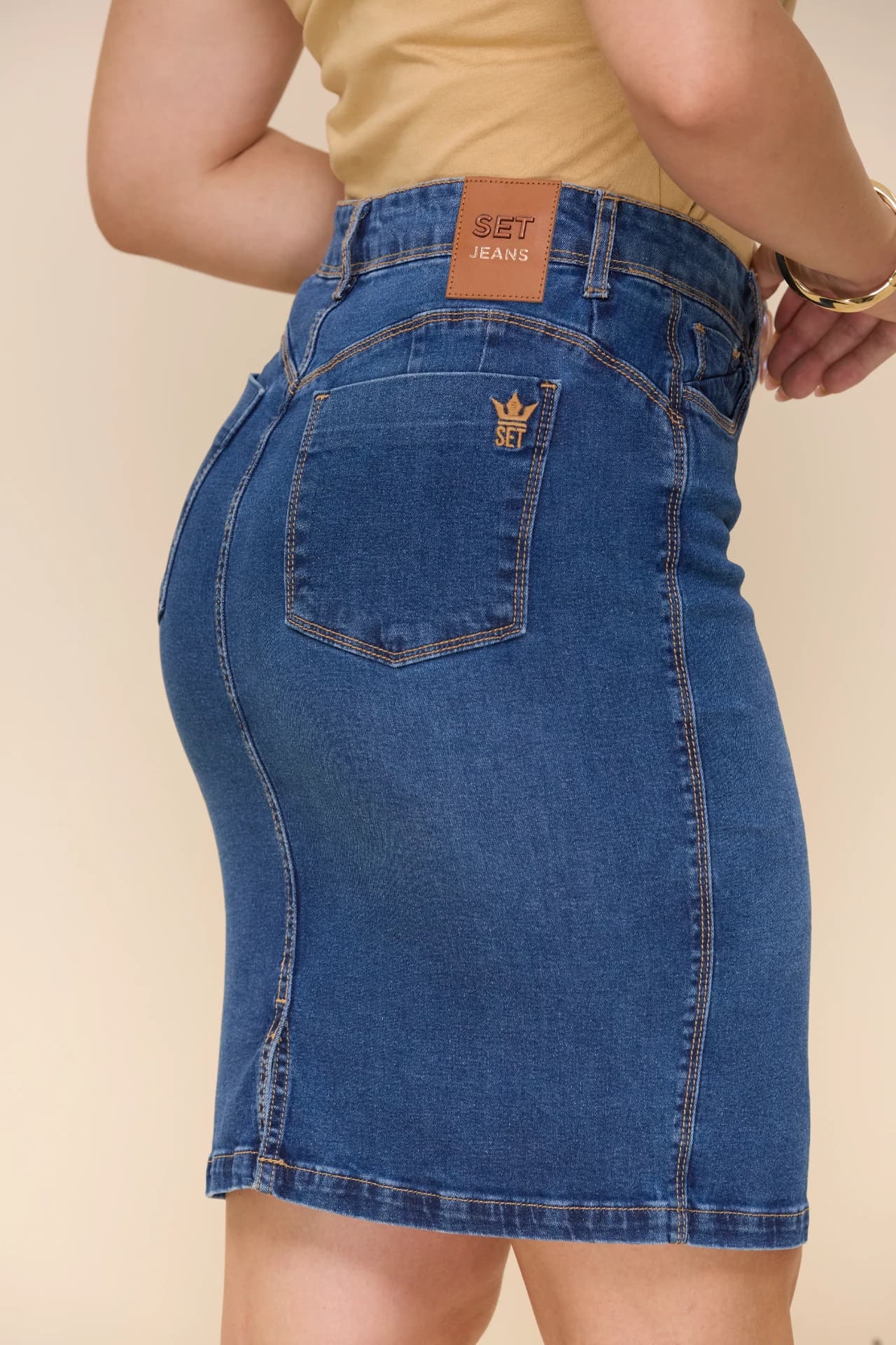 SAIA SECRETARIA COM LENÇO 1