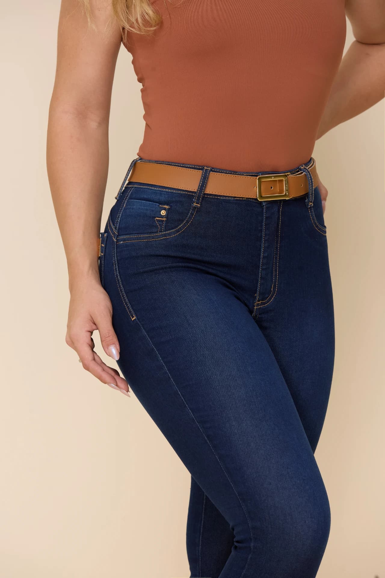 CALCA SKINNY COM CINTO 1