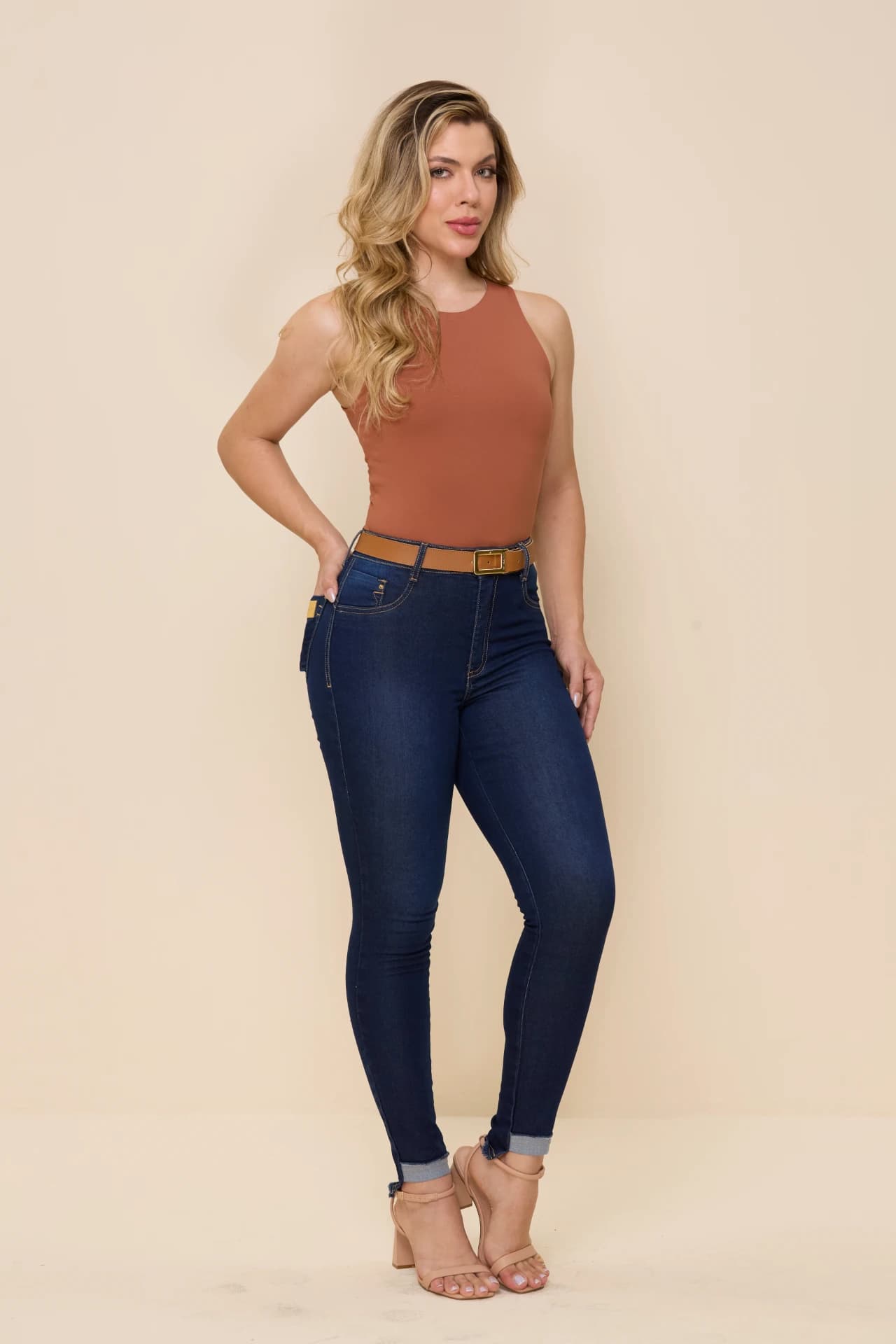 CALCA SKINNY COM CINTO 3