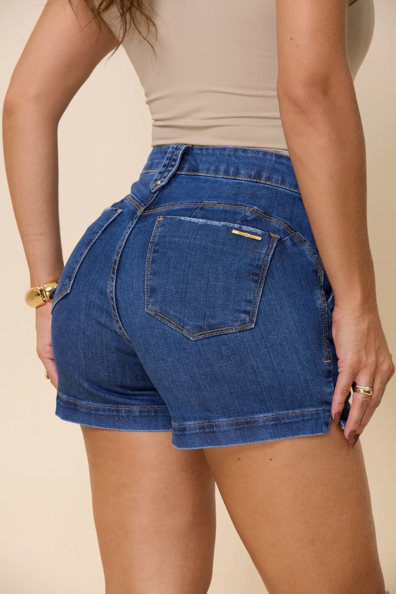 BERMUDA MEIA COXA BOLSO FACA 3