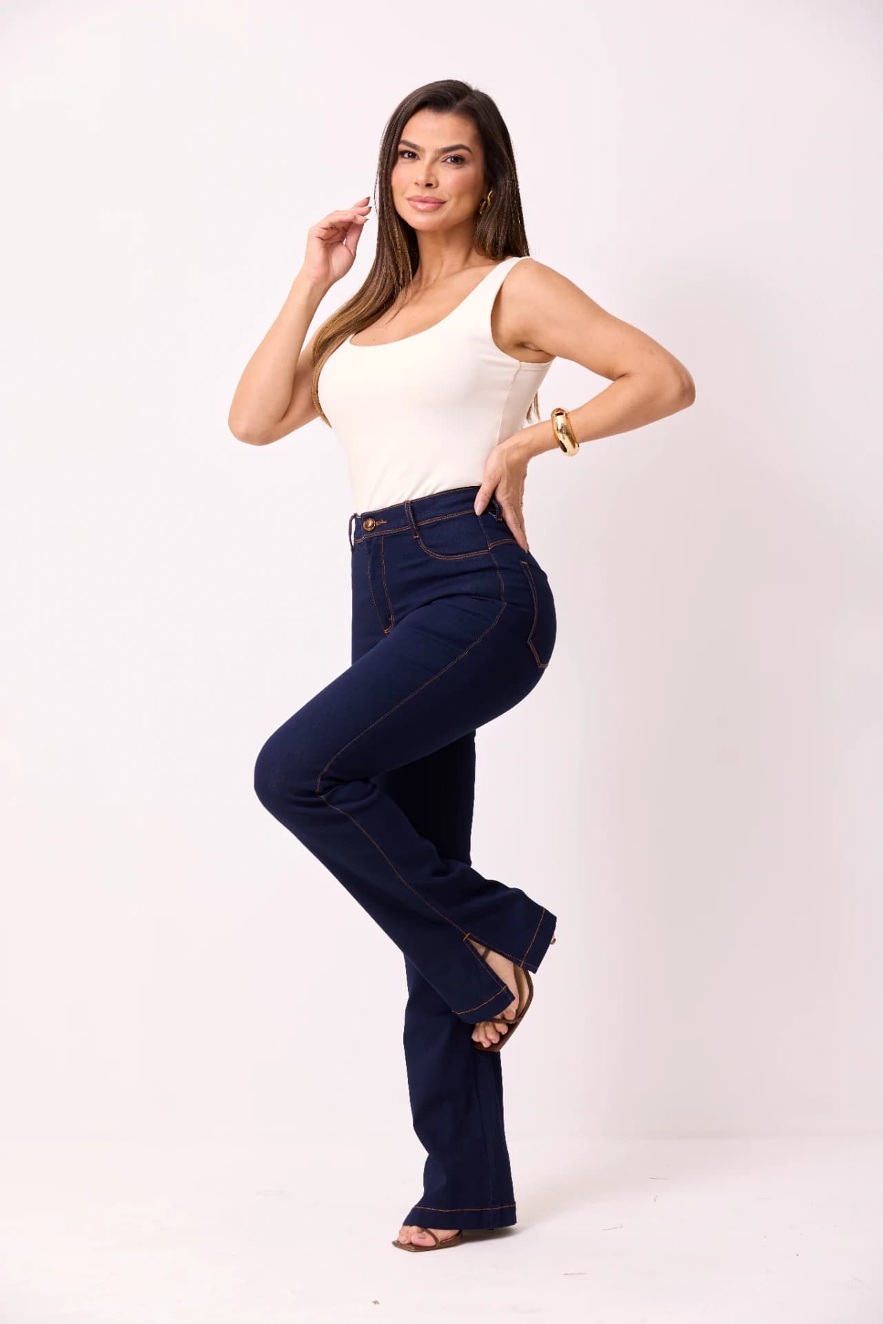 CALÇA MODELADORA 2 EM 1 FLARE COM ABERTURA NA BARRA 2